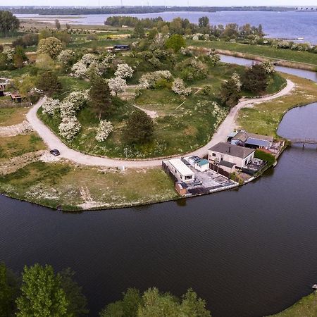 Villa Carafun Aan Het Water Ooltgensplaat Exterior foto