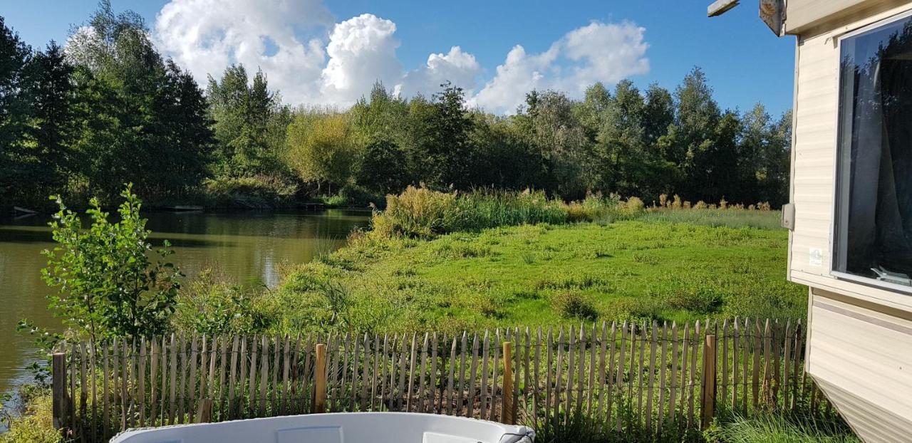 Villa Carafun Aan Het Water Ooltgensplaat Exterior foto