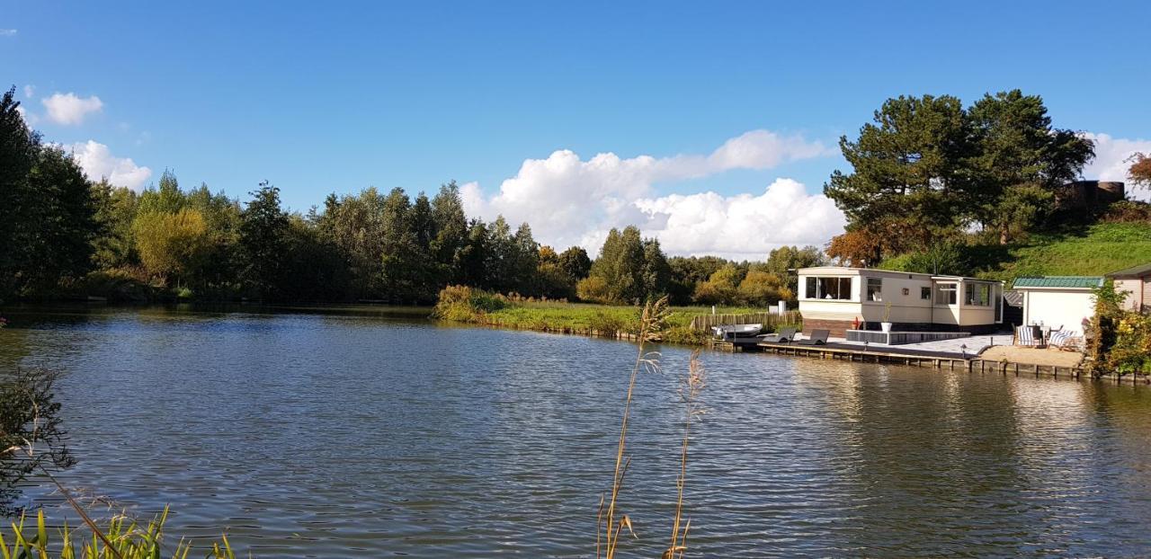 Villa Carafun Aan Het Water Ooltgensplaat Exterior foto