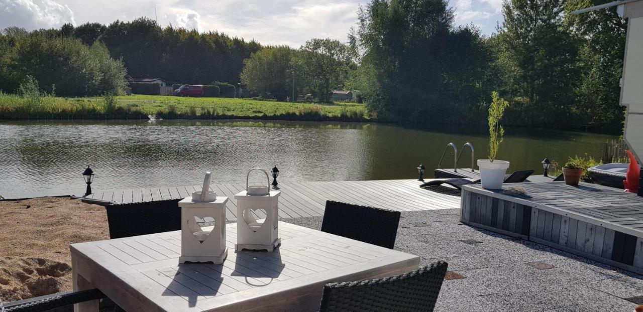 Villa Carafun Aan Het Water Ooltgensplaat Exterior foto